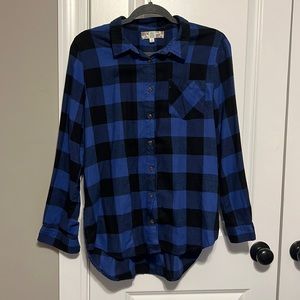 PINK ROSE SIZE L BLUE AND BLACK BUTTON DOWN